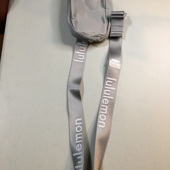 Lululemon Belt Bag NWT Color is Silver   It’s been stored in plastic - Picture 6 of 10